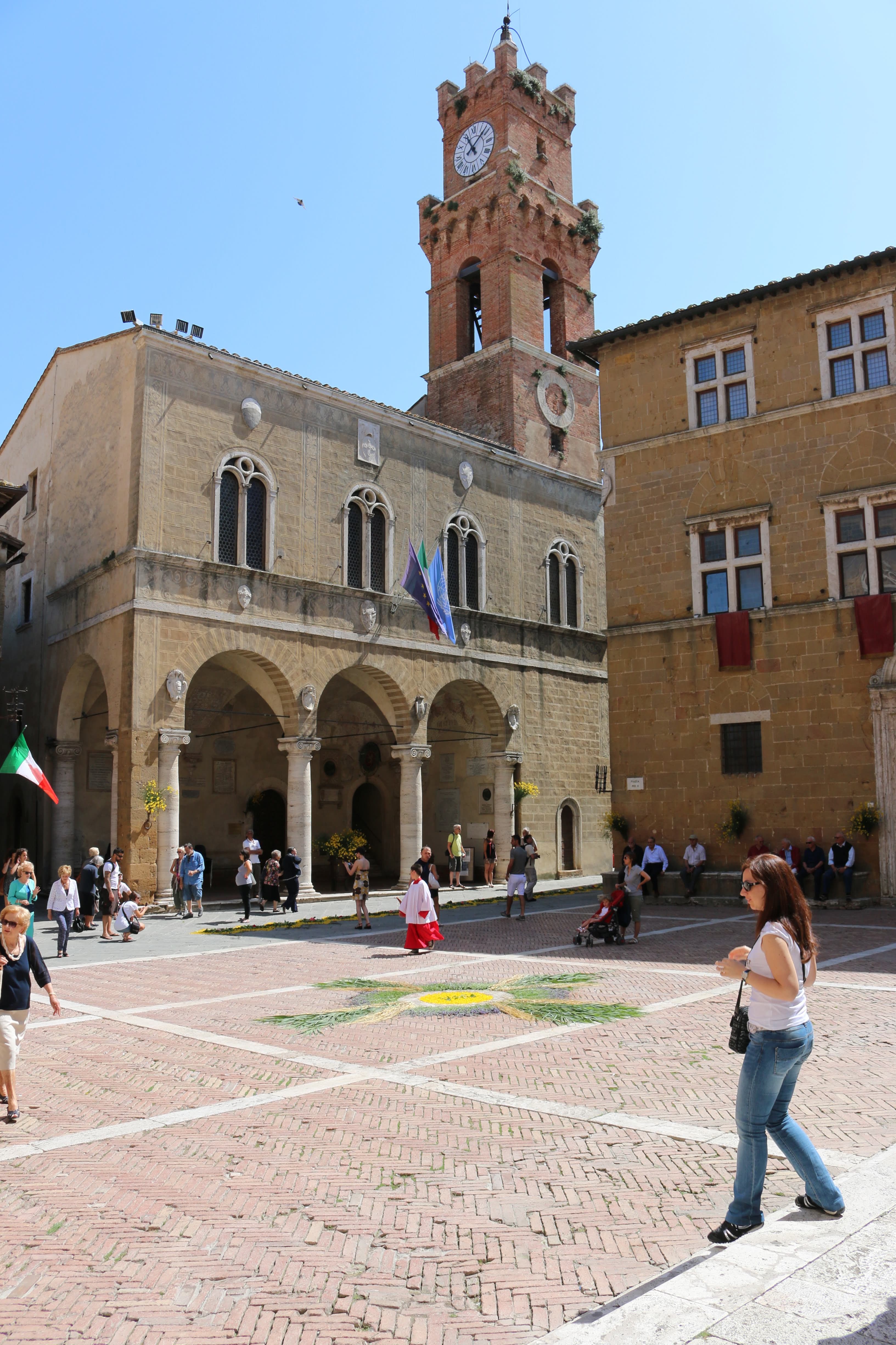 Infiorata di Pienza — flower carpet festival in Piazza Pio II
