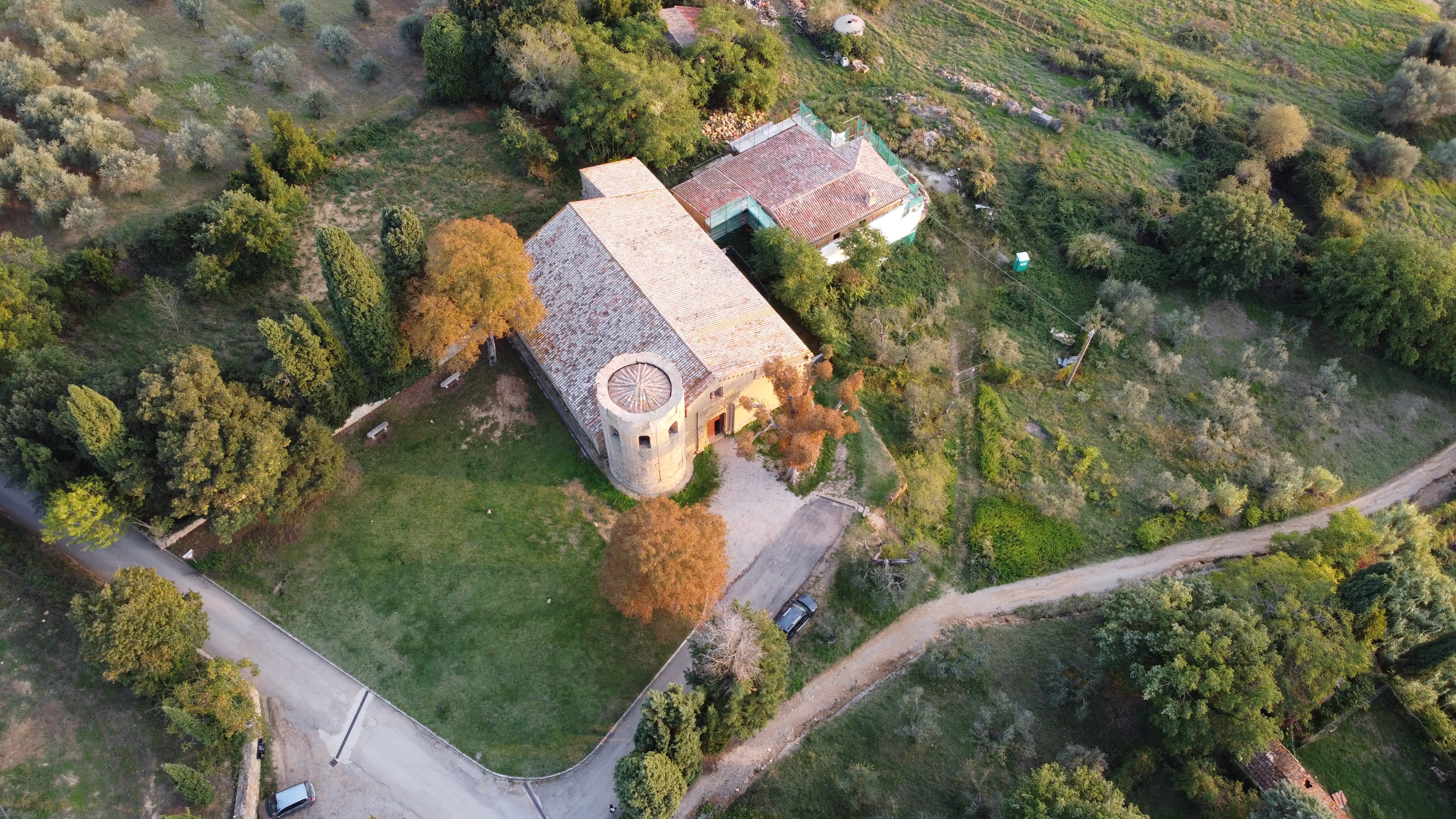 Pieve di Corsignano aus der Vogelperspektive