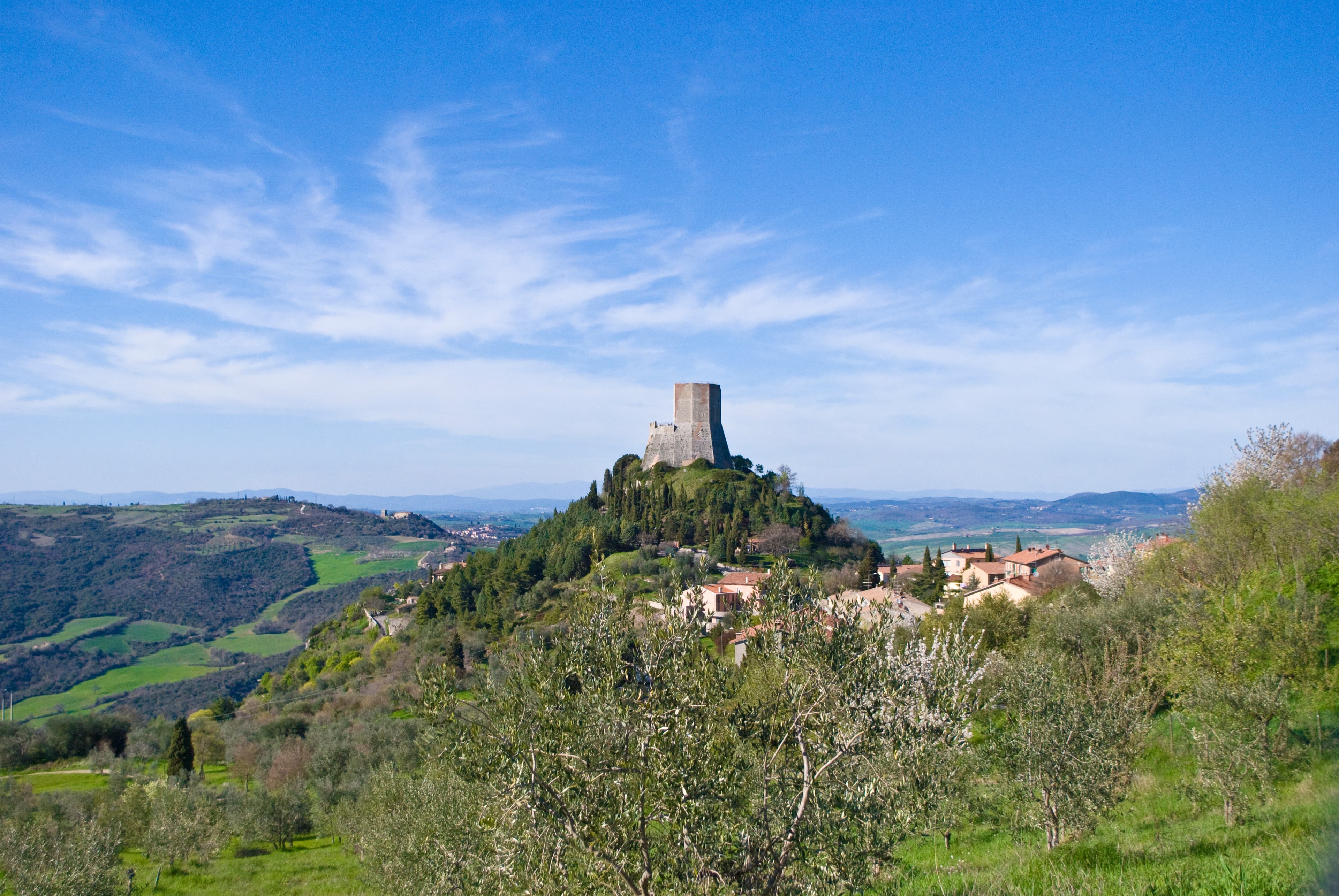 Rocca di Tentennano — fortress tower above Rocca d'Orcia, Val d'Orcia