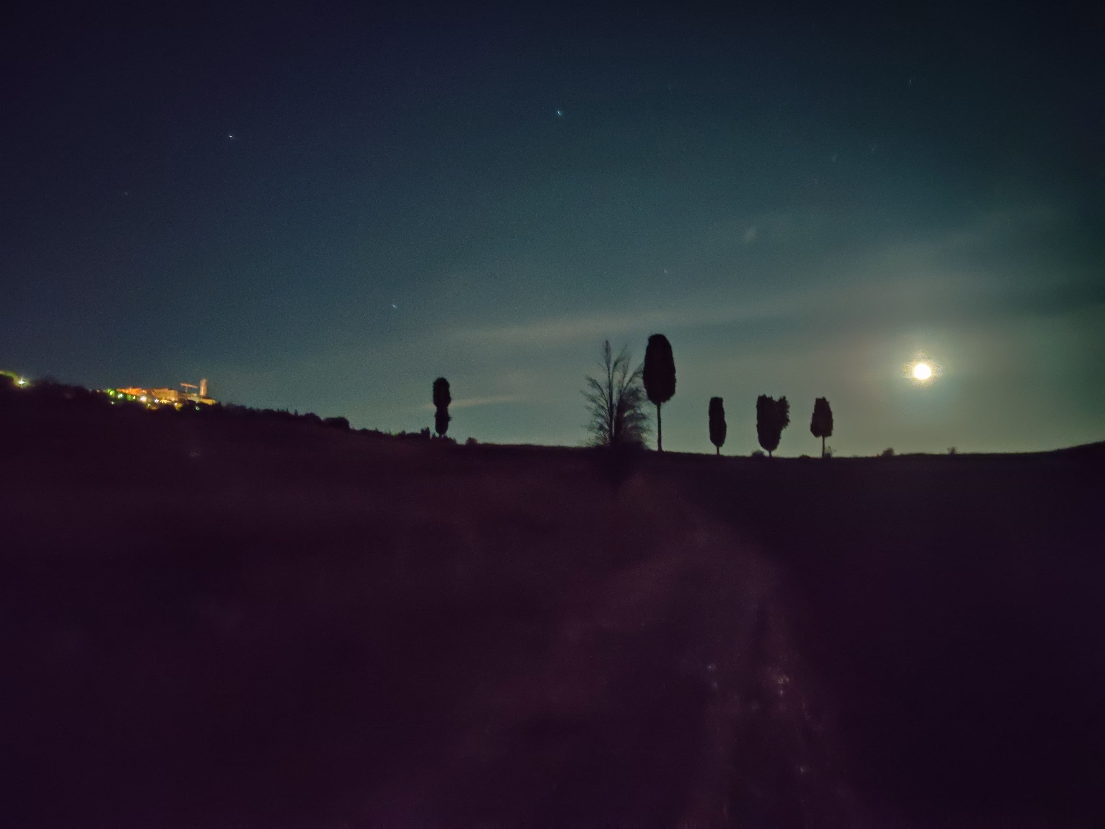 Cappella di Vitaleta at night — starlit Val d'Orcia